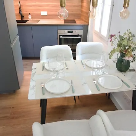 Less Than 1 Minute Away Apartmán